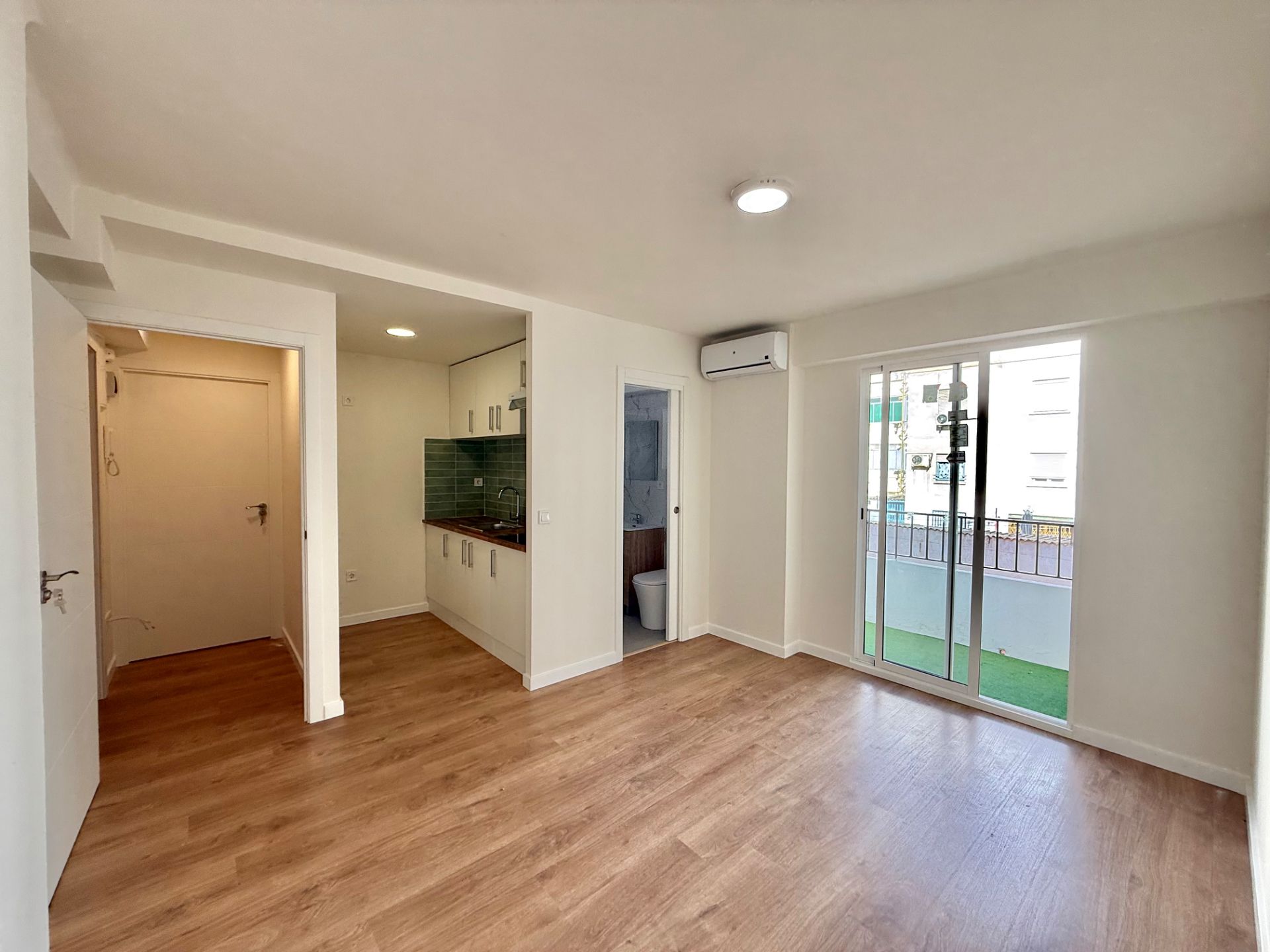 Dormitori de Pis en venda en  Valencia Capital amb Aire condicionat, Calefacció i Terrassa