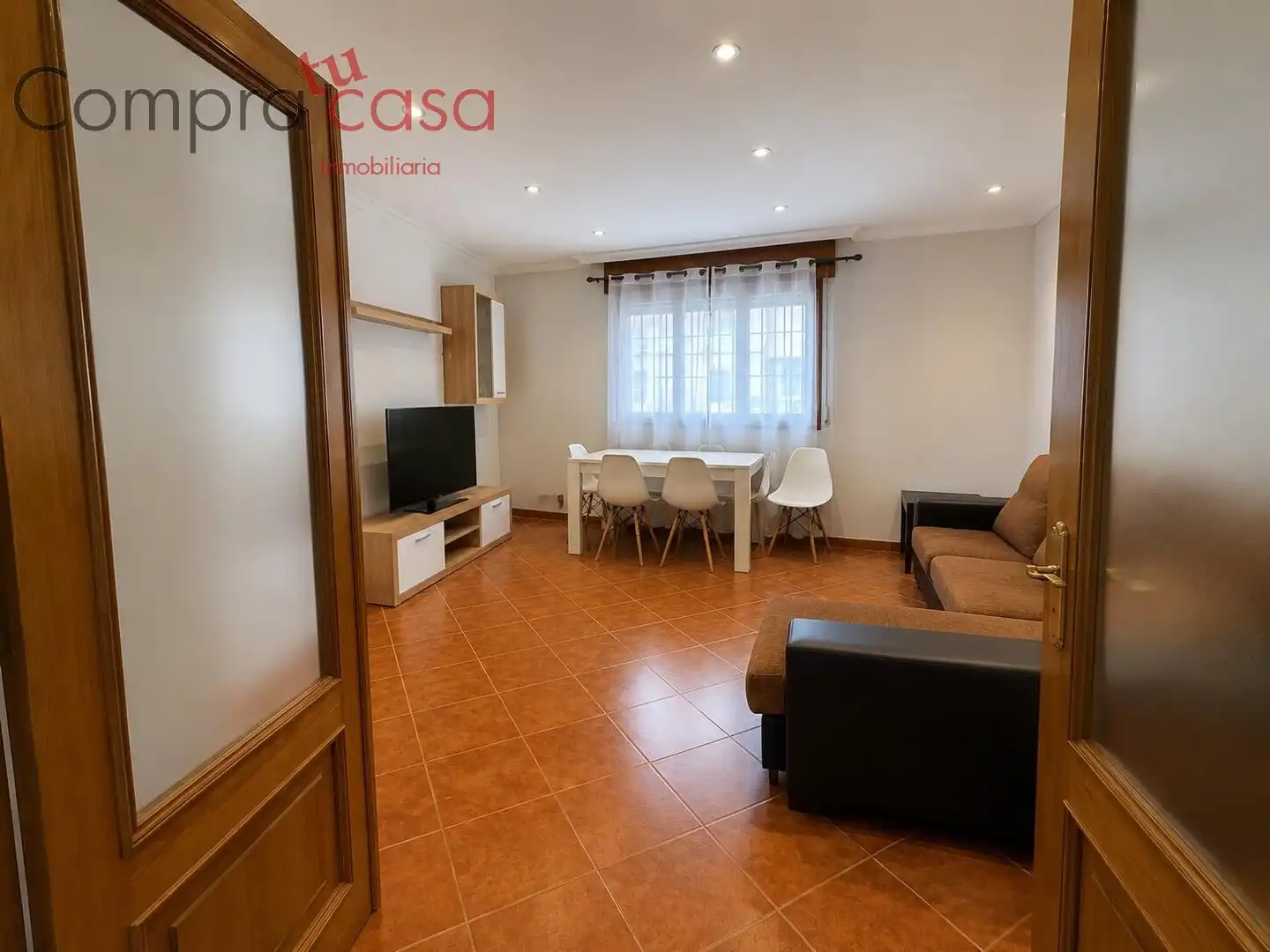 Sala d'estar de Casa o xalet en venda en Segovia amb Calefacció, Traster i Moblat