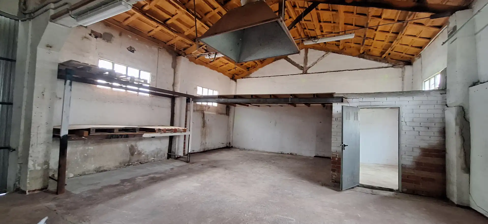 Industrial buildings for sale in Manises