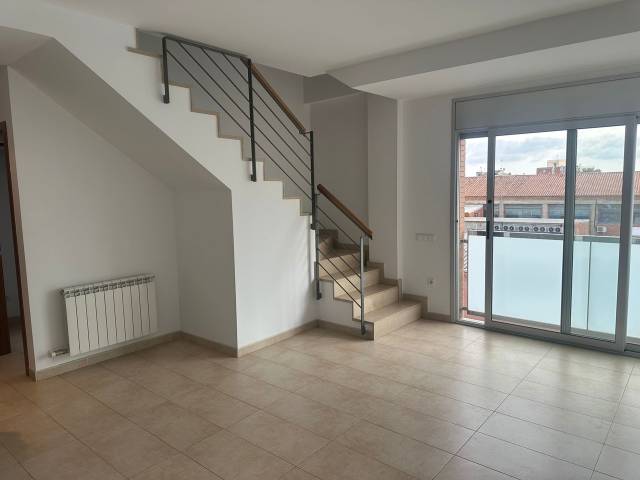 Dúplex en Venta en URQUINAONA  en Vallparadís - Antic Poble de Sant Pere