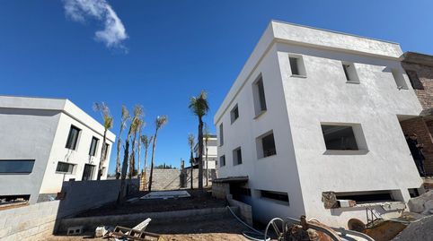 Foto 3 de Casa adosada en venda a 4p Calle Fandango, Jardines de Alhaurín - Huerta Alta - Fuensanguínea, Alhaurín de la Torre
