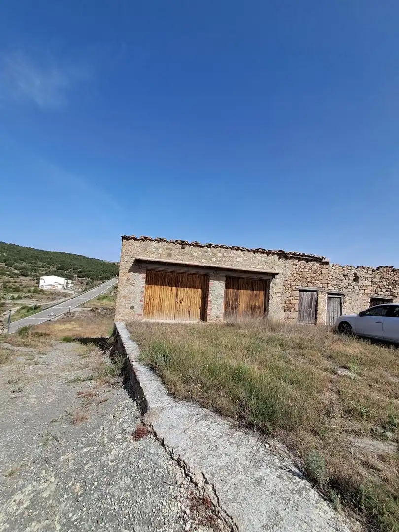 Vista exterior de Finca rústica en venda en El Castellar amb Calefacció i Jardí privat