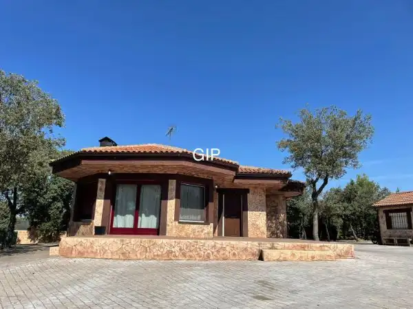 Casa con piscina en venta en Pioz, imagen 4