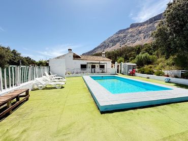 Casa rustica con piscina in vendita a Centro