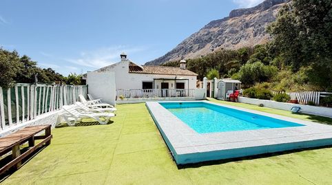 Casa con Terreno y Piscina en la zona de Antequera