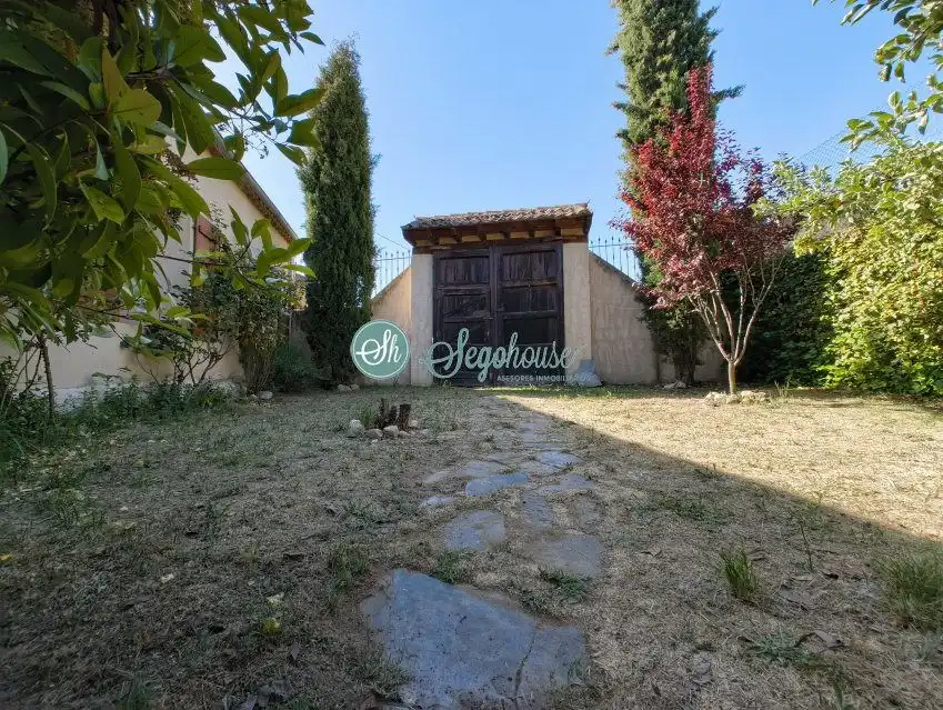 Vista exterior de Casa o chalet en venta en Escobar de Polendos con Calefacción y Trastero