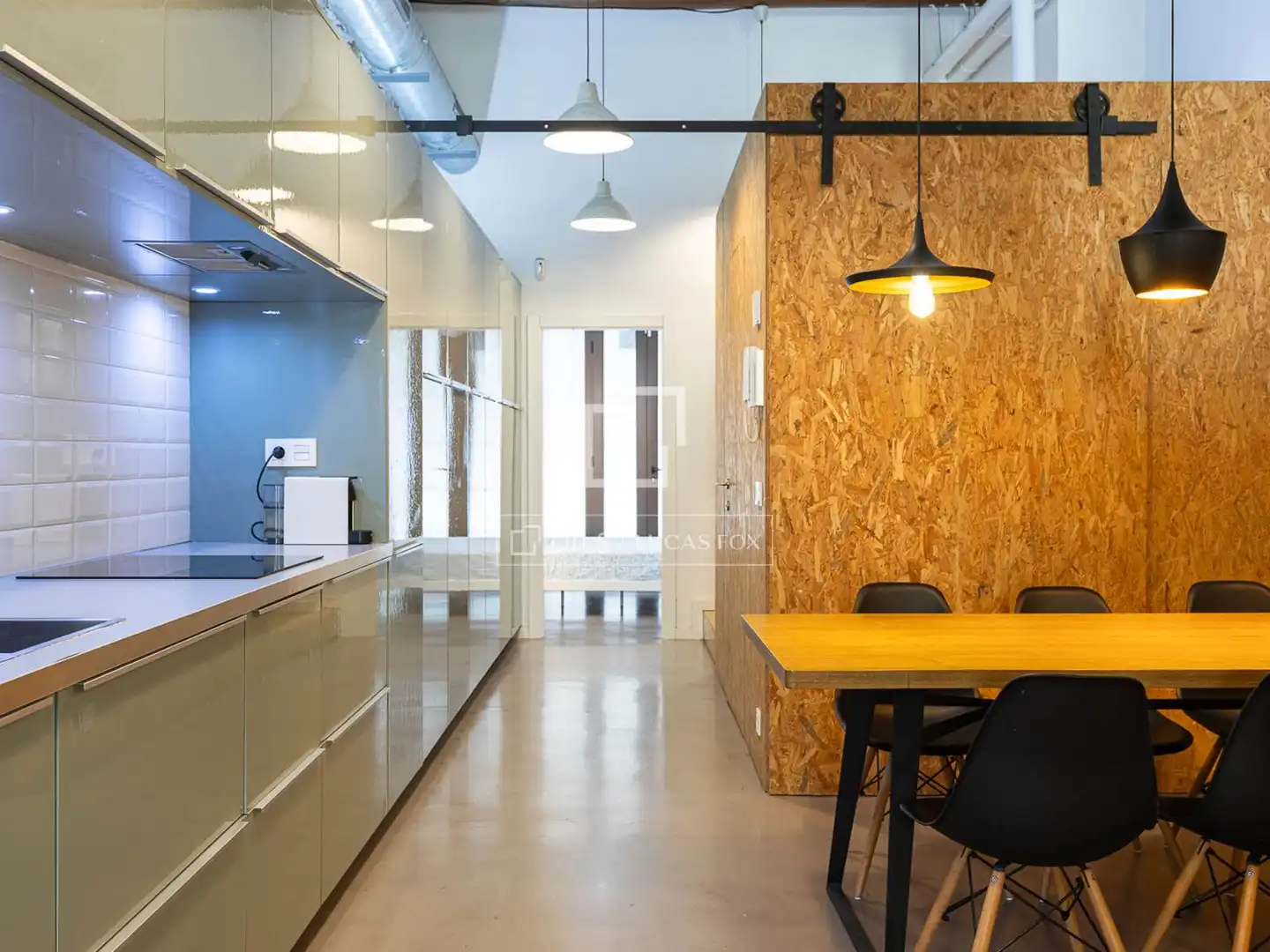 Wohnung zum Verkauf in Barcelona mit Klimaanlage und Terrasse