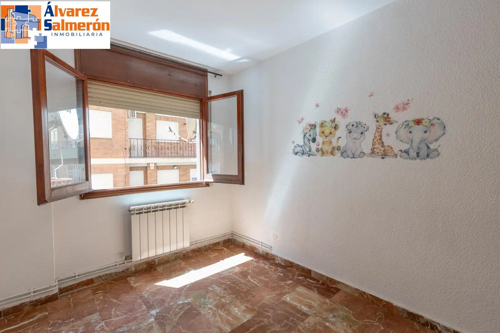 Dormitori de Pis en venda en Granada amb Calefacció i Terrassa