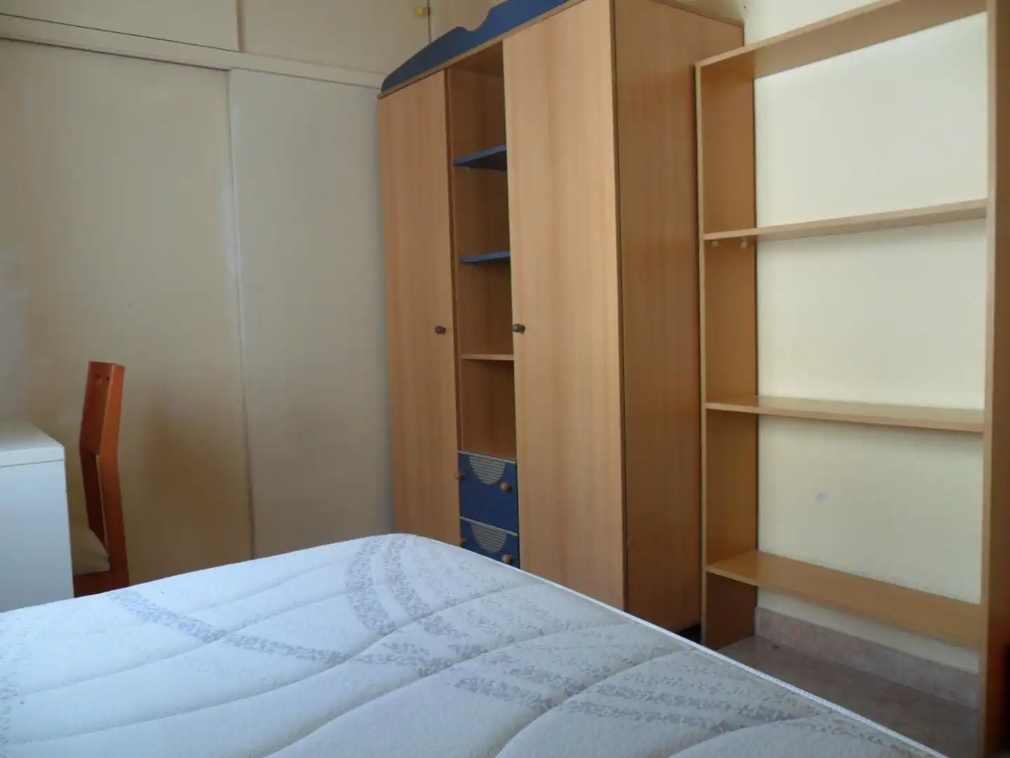 Habitación de Piso de alquiler en Granada con Calefacción y Jardín privado