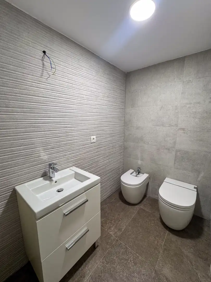 Badezimmer von Wohnung zum Verkauf in Valencia mit Klimaanlage, Abstellraum und Schwimmbad