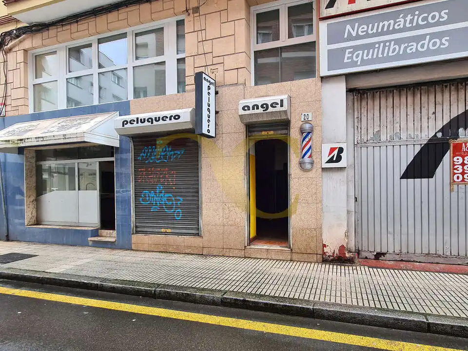 Vista exterior de Local en venta en Gijón 