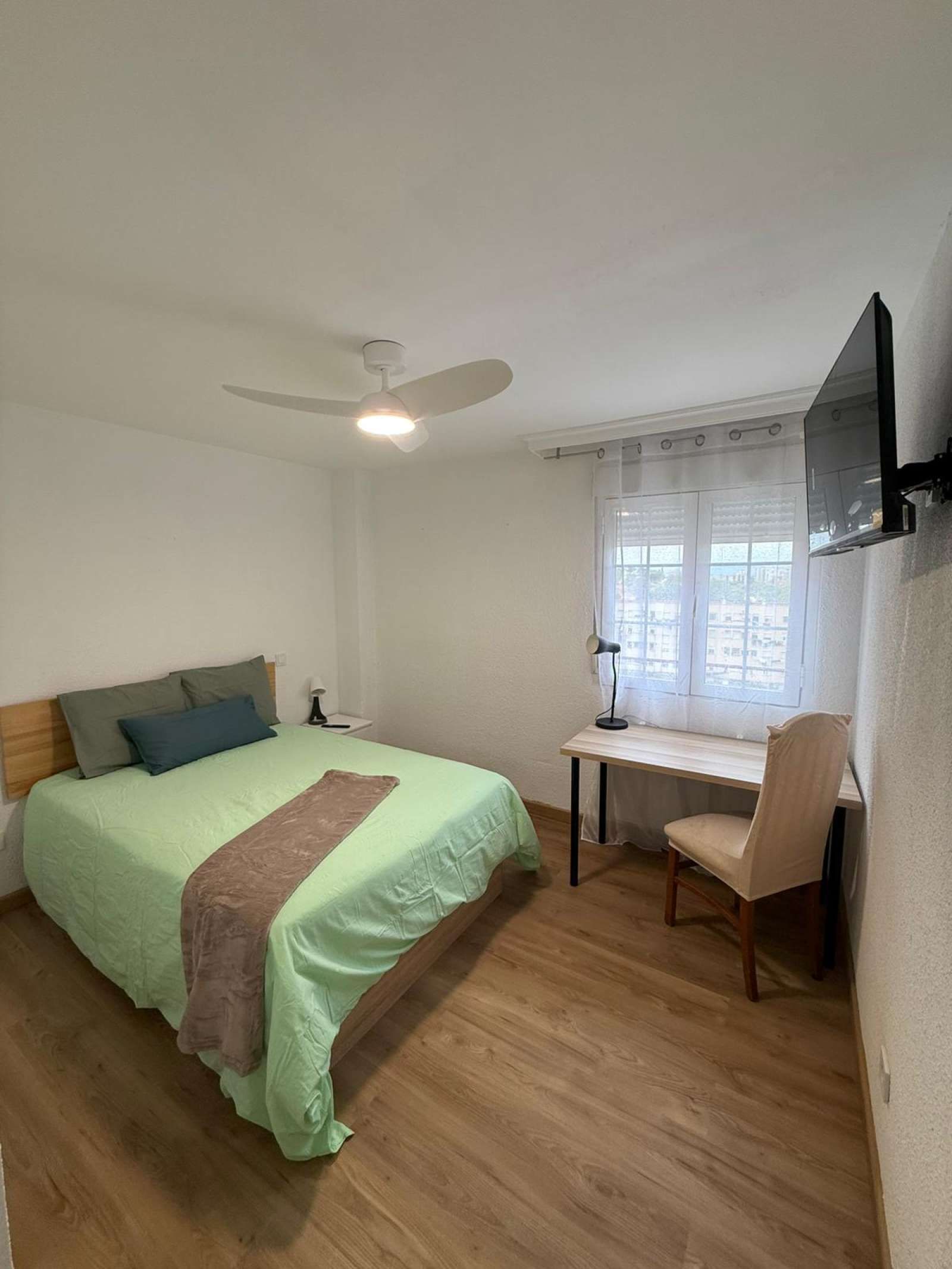 Bedroom of Flat to share in  Madrid Capital  with Air Conditioner and Terrace
