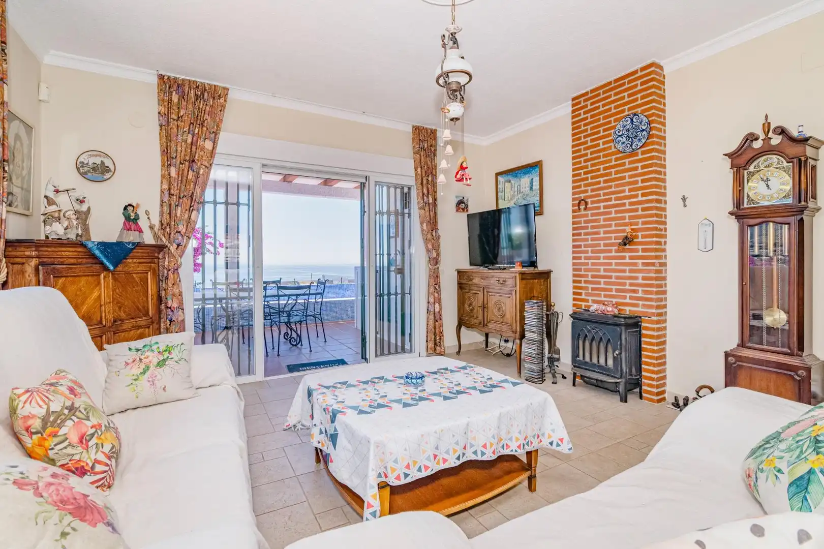 Sala de estar de Casa o chalet en venta en Almuñécar con Terraza y Piscina