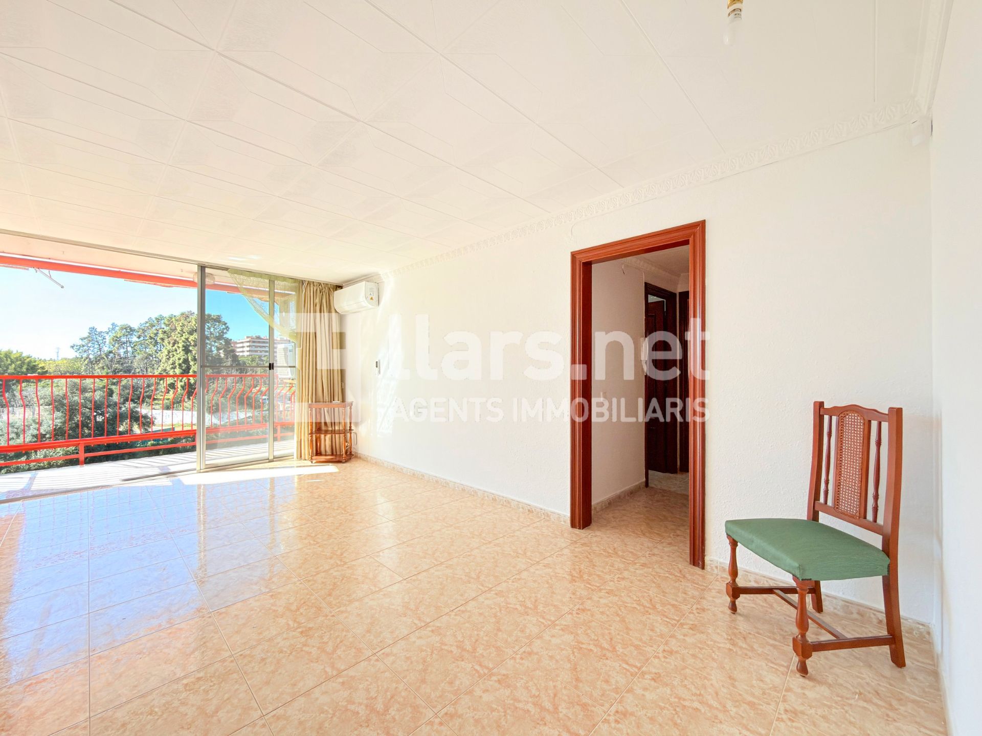 Living room of Flat for sale in Vilanova i la Geltrú  with Air Conditioner and Terrace
