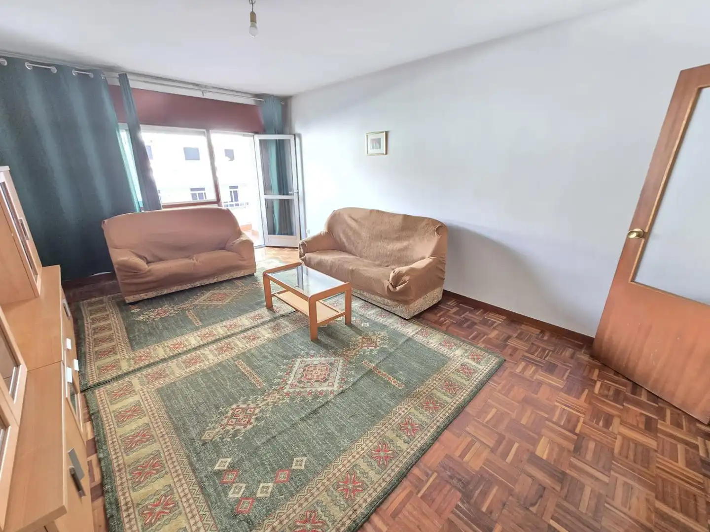Living room of Flat for rent in Vigo   with Parquet flooring, Furnished and Balcony