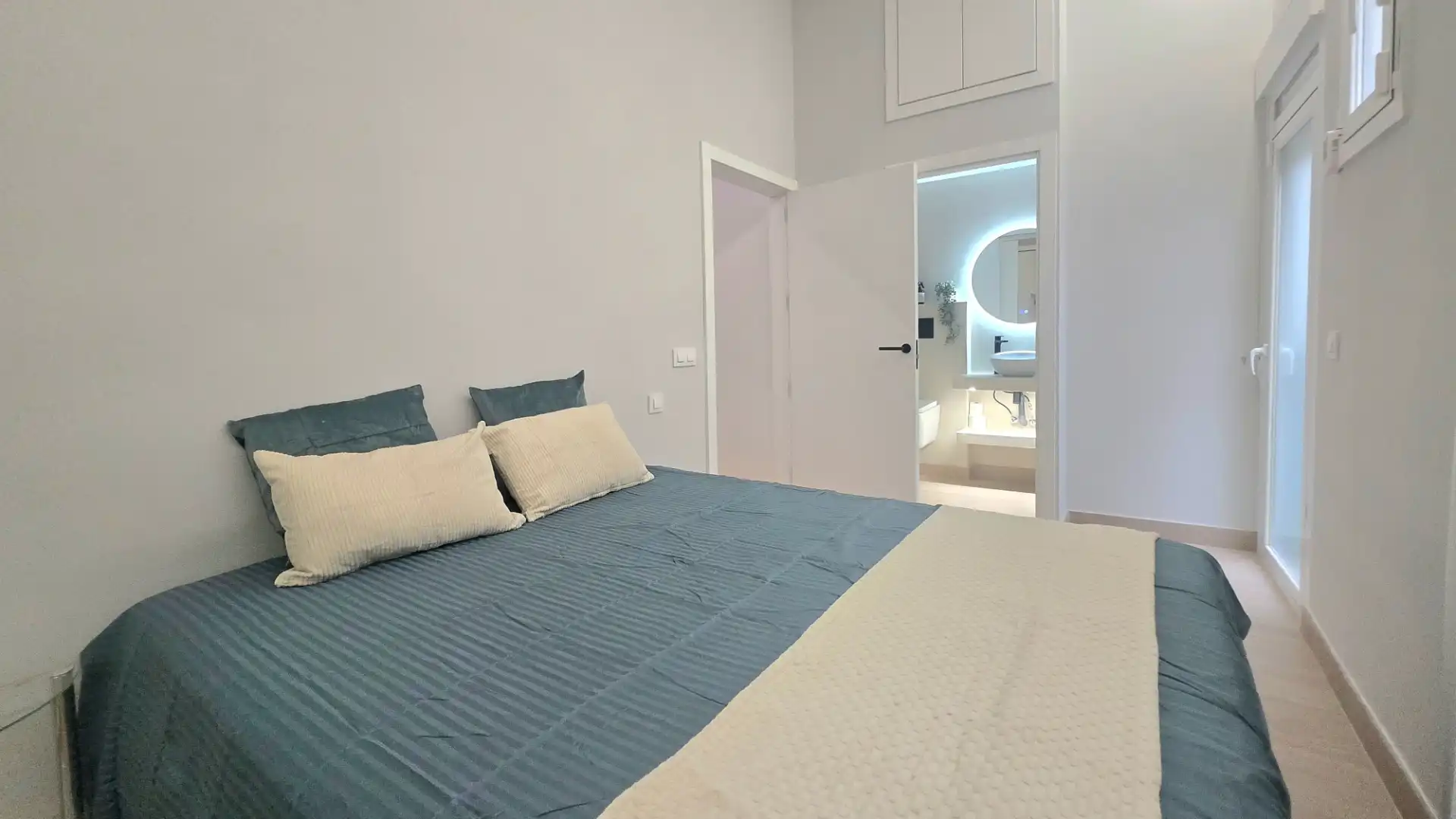 Habitación de Estudio de alquiler en Madrid con Calefacción, Terraza y Amueblado