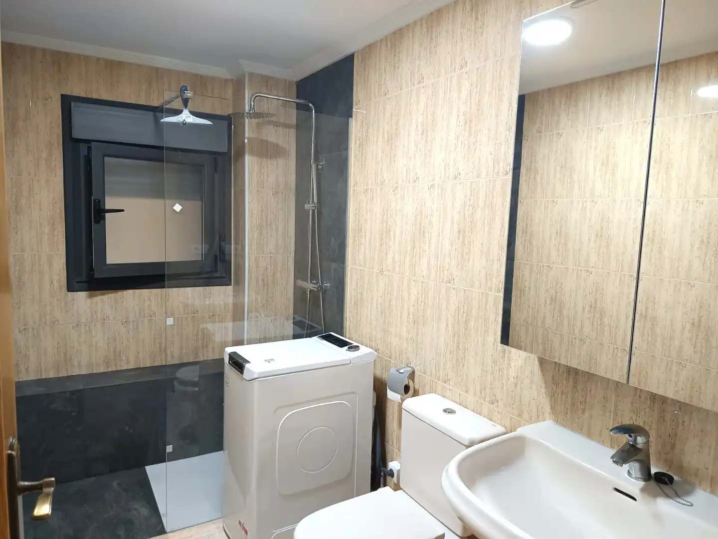 Bathroom of Flat for rent in Noreña  with Heating, Parquet flooring and Furnished