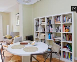 Living room of Flat to rent in  Madrid Capital  with Air Conditioner, Heating and Furnished