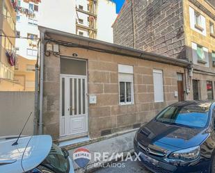 Vista exterior de Casa adosada en venda en Vigo  amb Traster