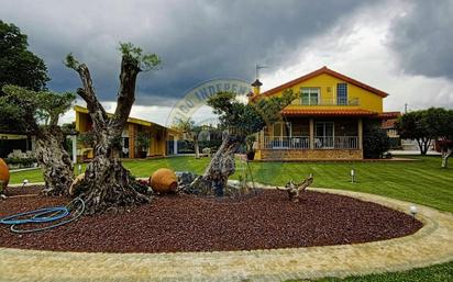 Vista exterior de Casa o xalet en venda en Tui amb Calefacció, Jardí privat i Terrassa
