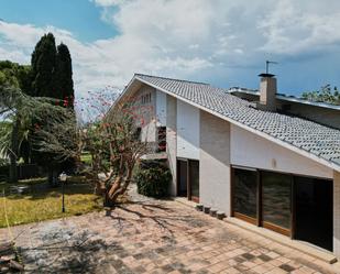 Vista exterior de Casa o xalet en venda en Cambrils amb Aire condicionat, Jardí privat i Terrassa