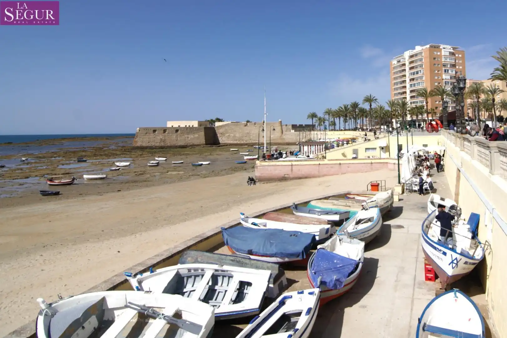 Vista exterior de Piso en venta en Cádiz con Aire acondicionado