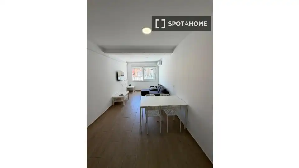 Vista exterior de Piso de alquiler en Cornellà de Llobregat con Aire acondicionado, Calefacción y Amueblado