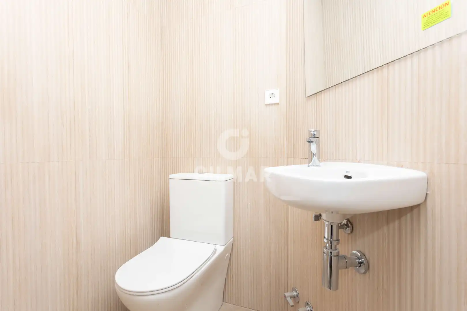 Baño de Piso en venta en Madrid con Calefacción y Balcón