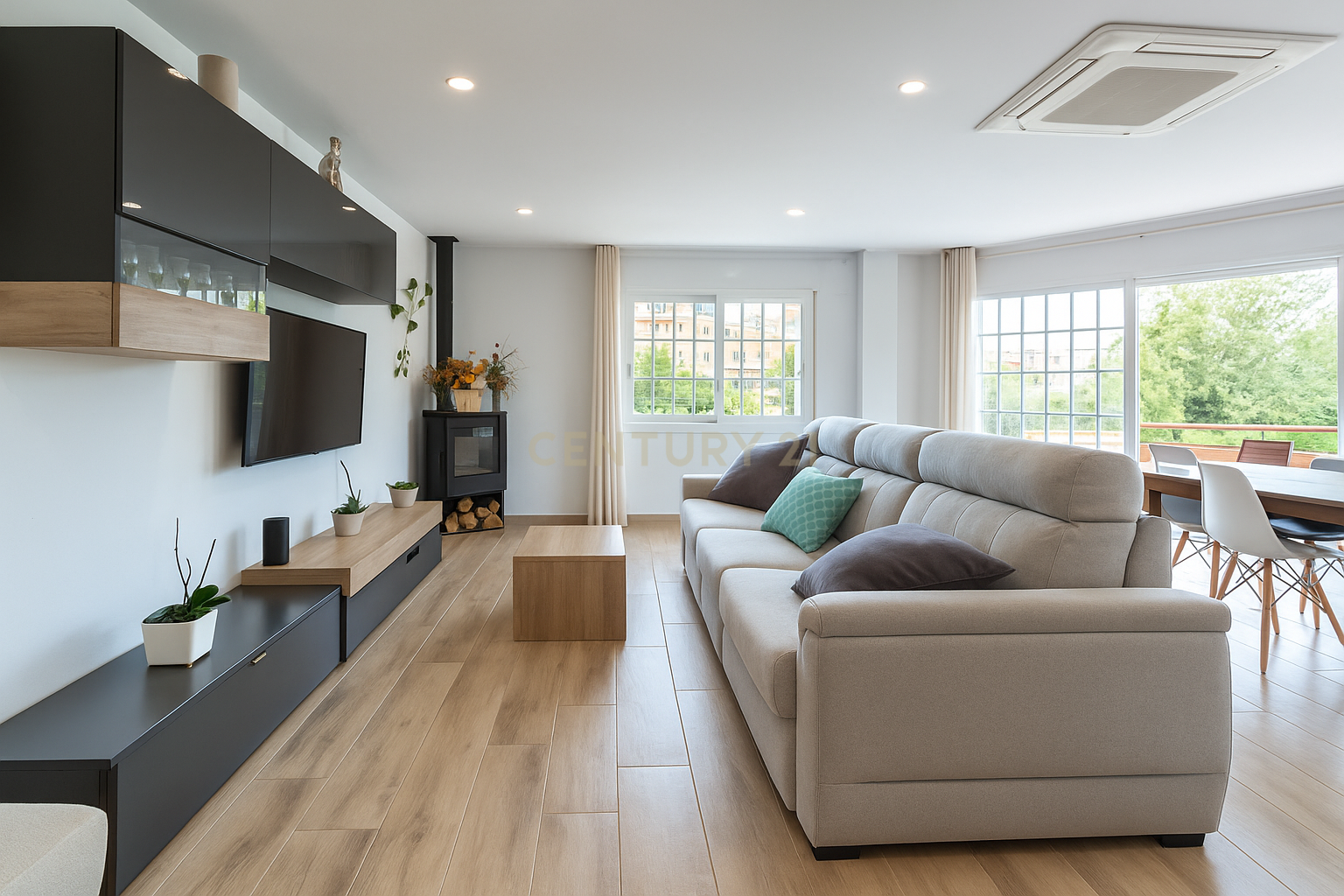 Sala d'estar de Casa o xalet en venda en Pineda de Mar amb Aire condicionat i Terrassa