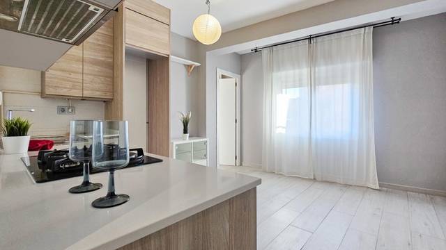 Piso en Venta en Carrer del Degà Bahí en El Camp de l'Arpa del Clot