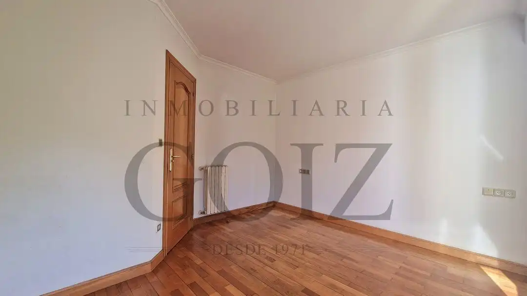 Habitación de Piso en venta en Donostia - San Sebastián  con Calefacción y Balcón