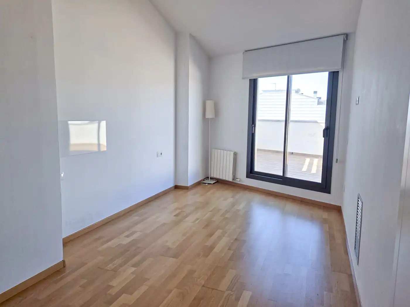 Bedroom of Attic for rent in Figueres  with Air Conditioner, Heating and Terrace