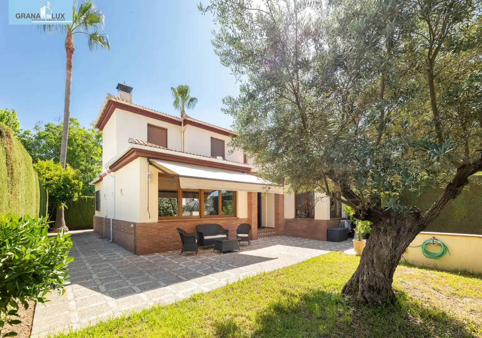 Vista exterior de Casa o xalet en venda en Albolote amb Aire condicionat, Calefacció i Jardí privat