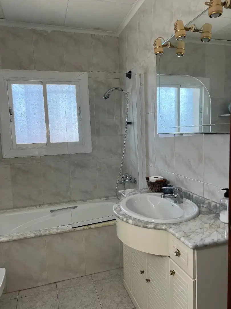 Bany de Casa o xalet en venda en Mataró amb Aire condicionat, Jardí privat i Terrassa