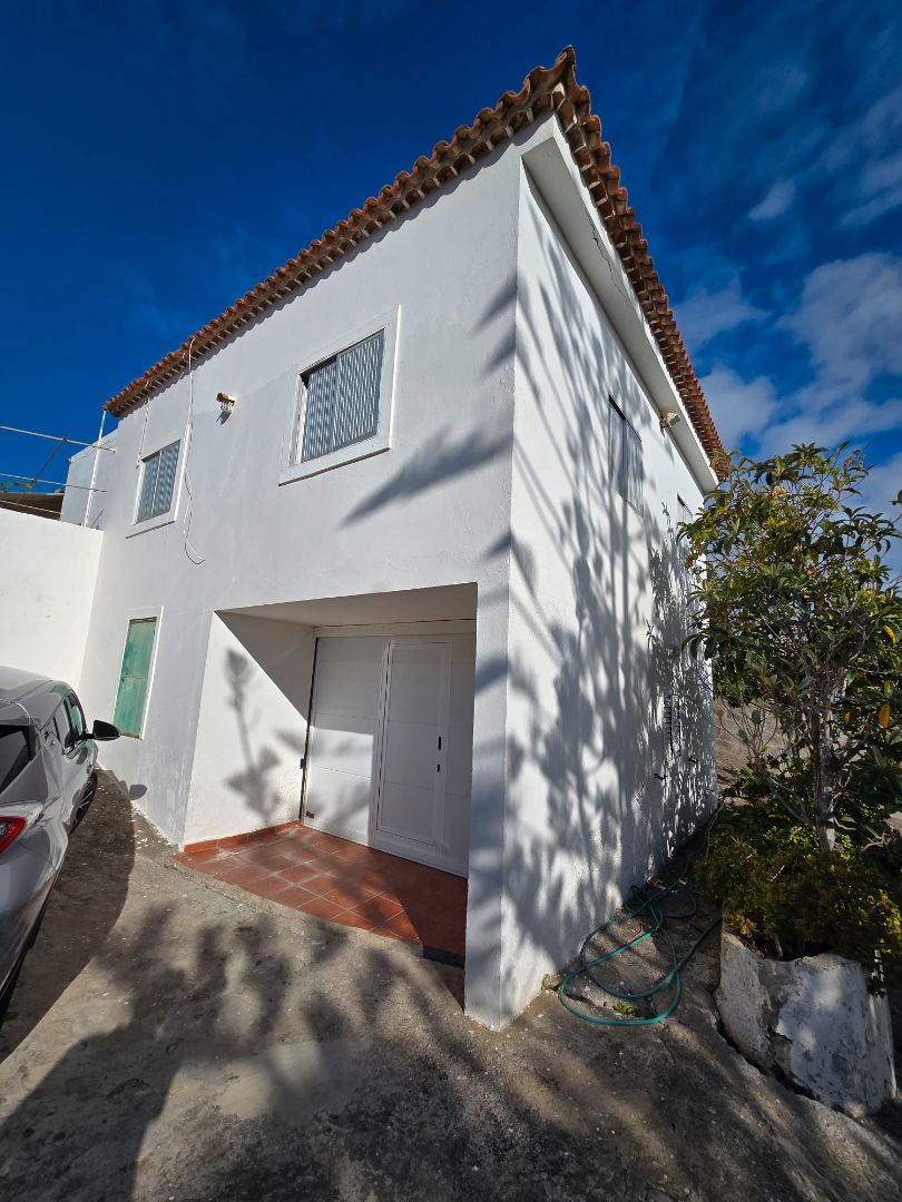 Vista exterior de Casa o xalet en venda en Santa María de Guía de Gran Canaria amb Jardí privat, Terrassa i Moblat