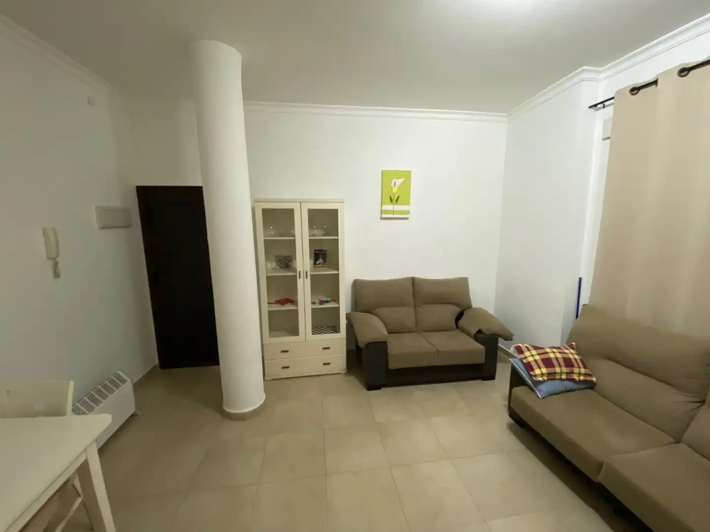 Wohnzimmer von Erdgeschoss zum Verkauf in Tocina mit Klimaanlage, Möbliert und Waschmaschine