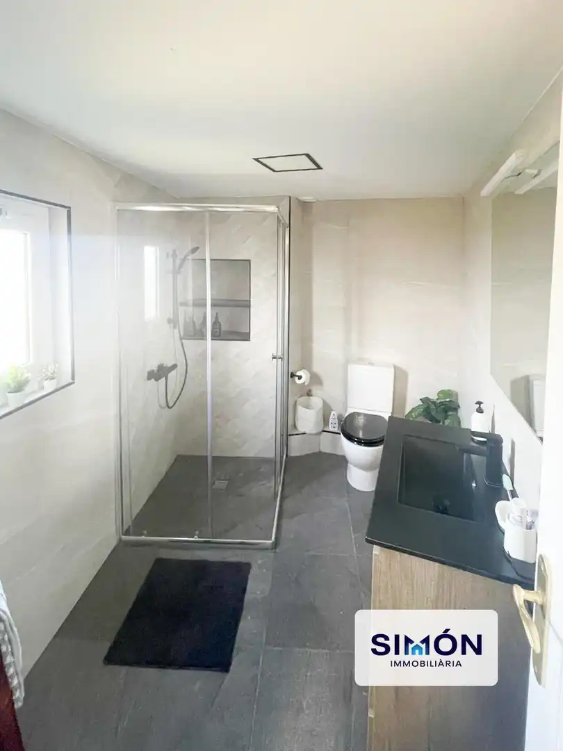 Bathroom of Flat for share in Manresa  with Furnished