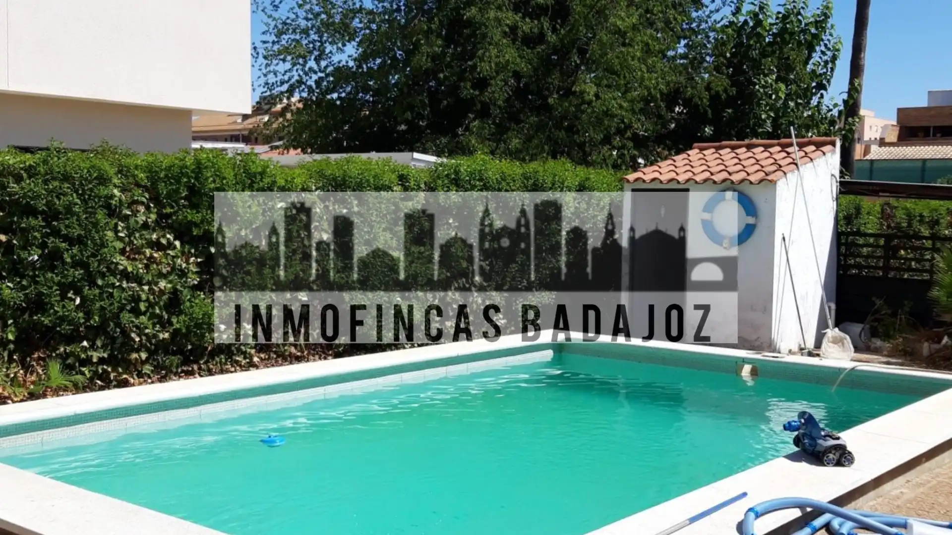 Swimming pool of Houses for sale in Badajoz Capital  with Air Conditioner, Heating and Private garden