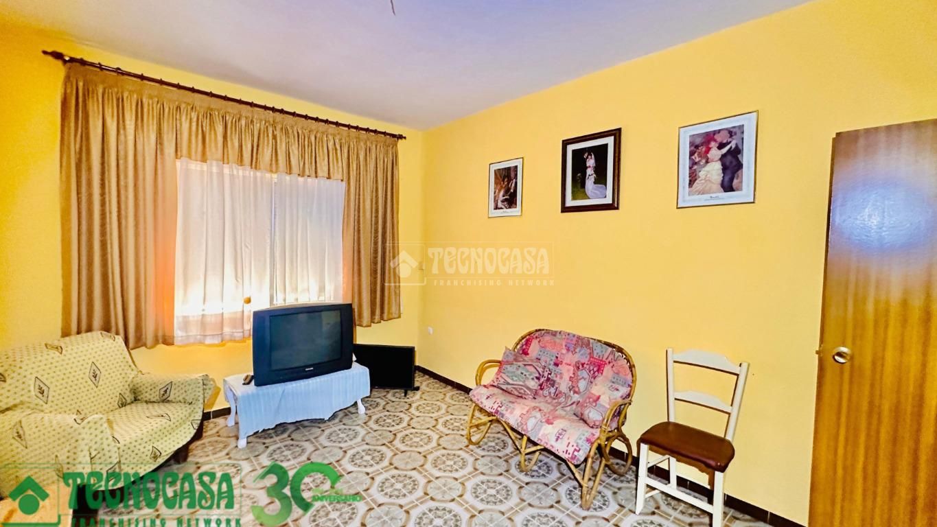 Sala d'estar de Casa adosada en venda en Herencia amb Terrassa