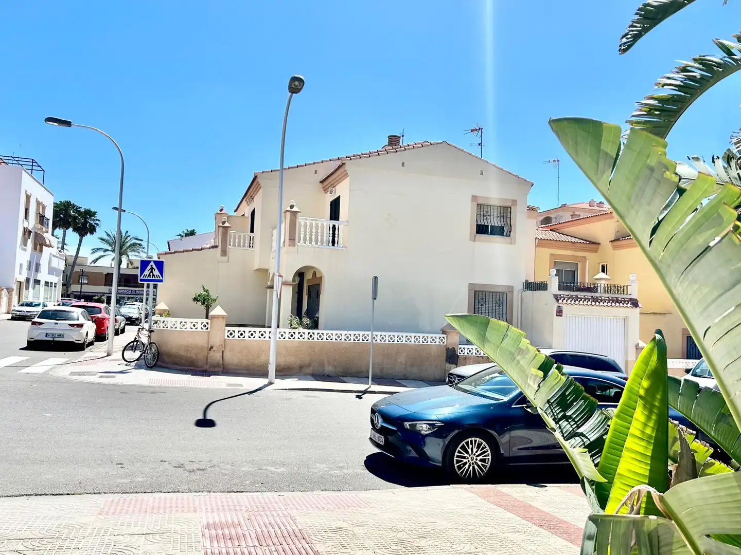 Vista exterior de Casa adosada en venta en Roquetas de Mar con Jardín privado, Terraza y Horno
