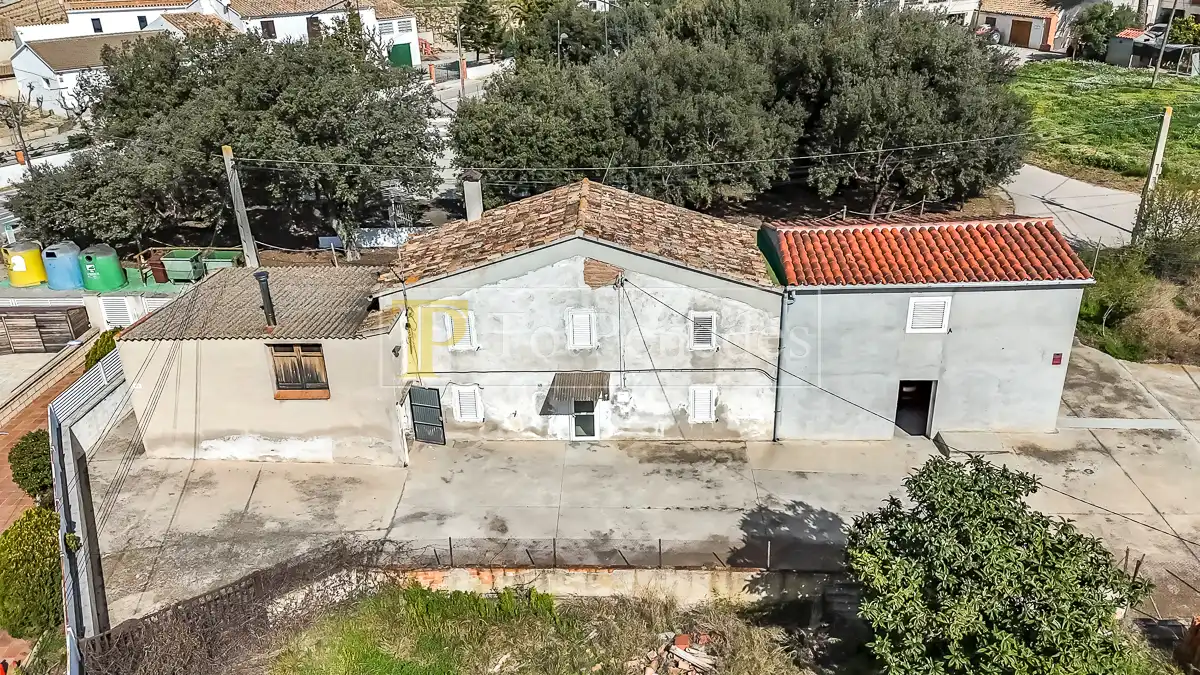 Vista exterior de Finca rústica en venda en Vilobí del Penedès amb Calefacció