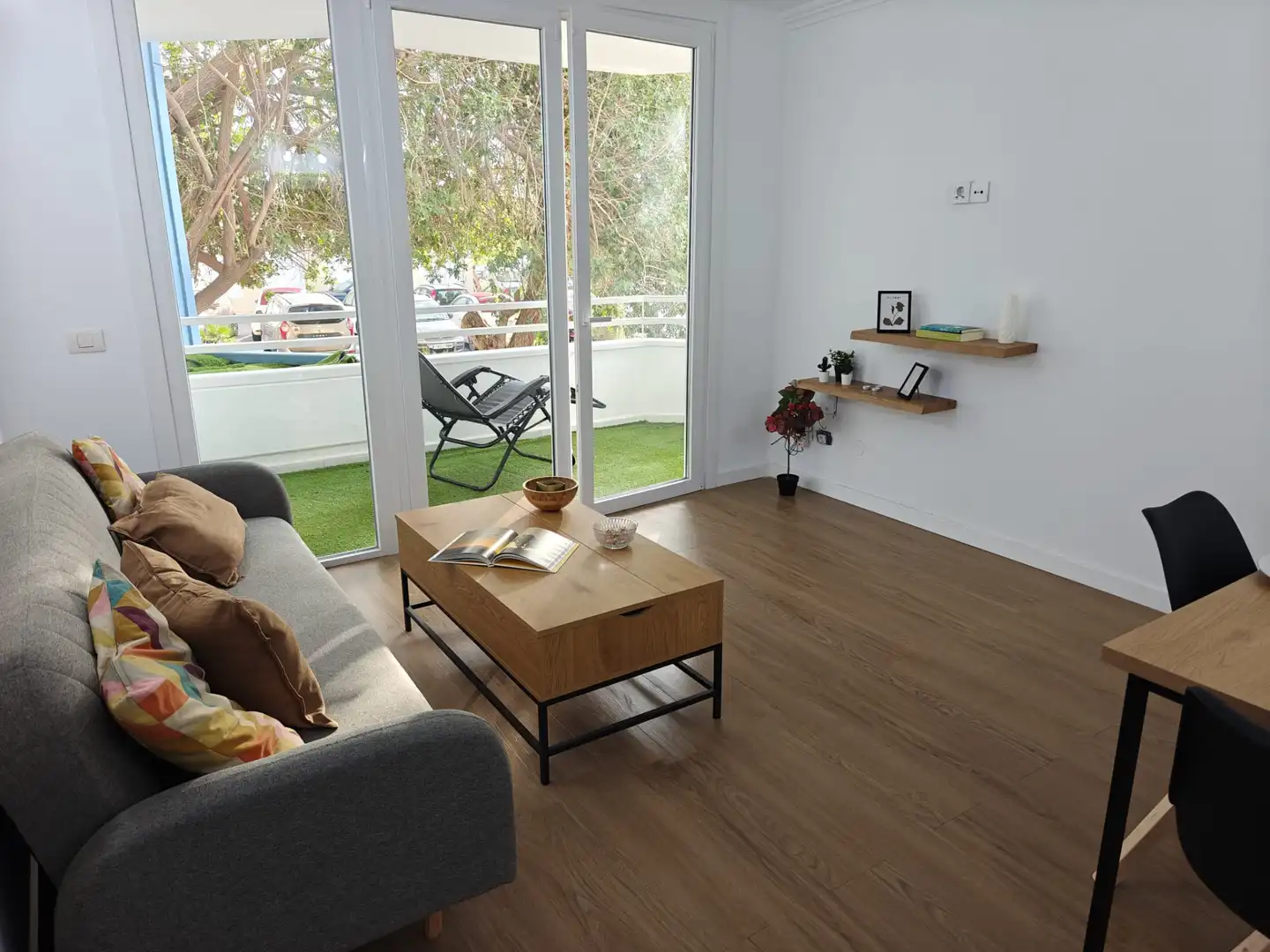 Sala d'estar de Estudi en venda en San Miguel de Abona amb Parquet, Terrassa i Moblat