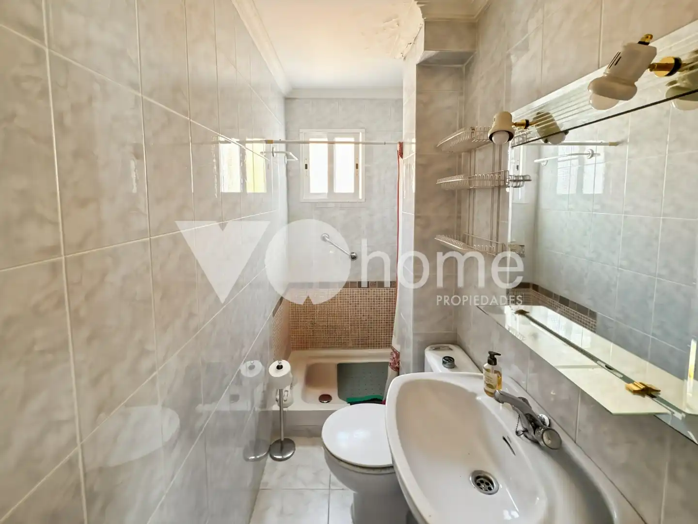 Baño de Piso en venta en Madrid con Calefacción y Amueblado