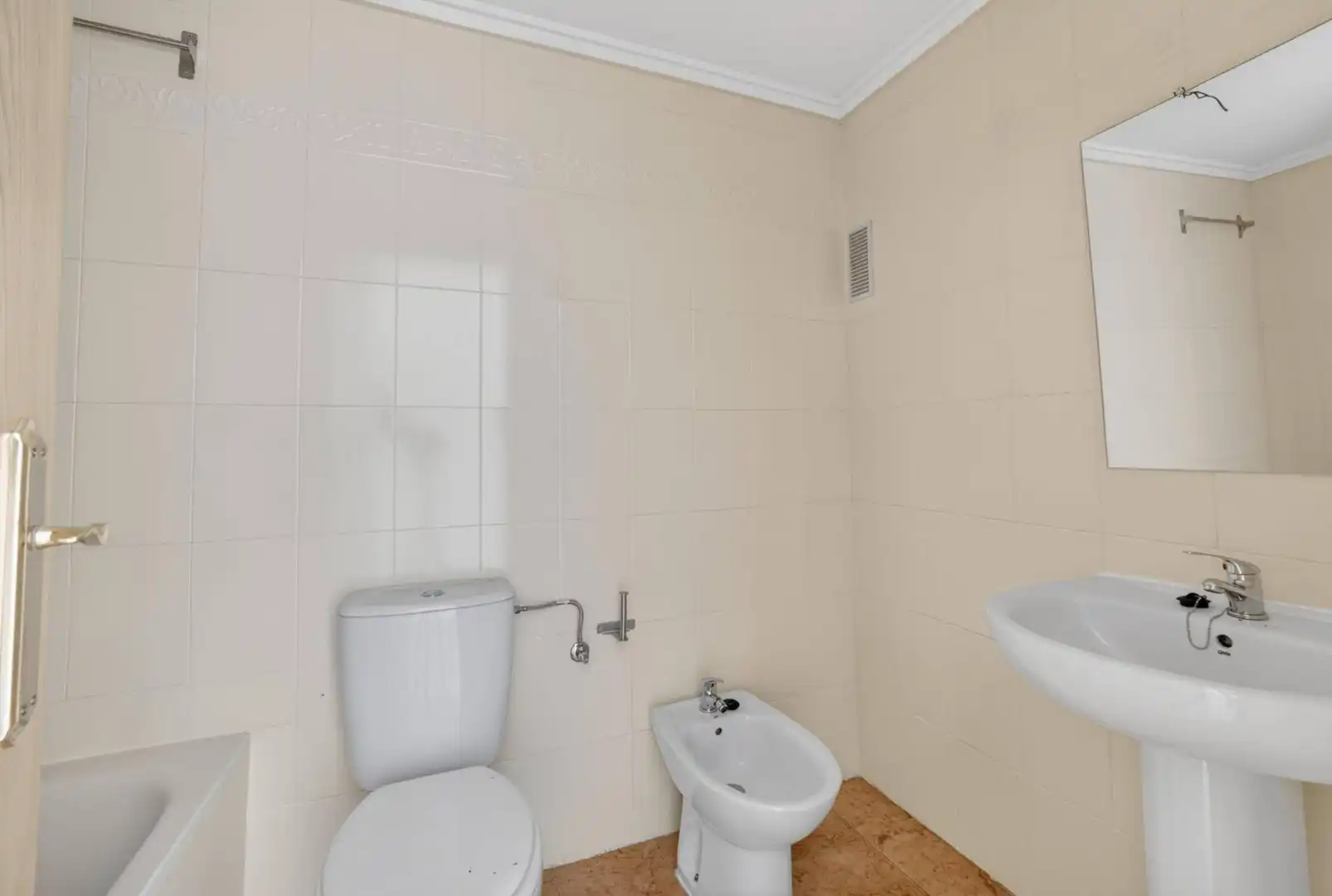 Baño de Apartamento en venta en Torrevieja con Jardín privado y Piscina comunitaria