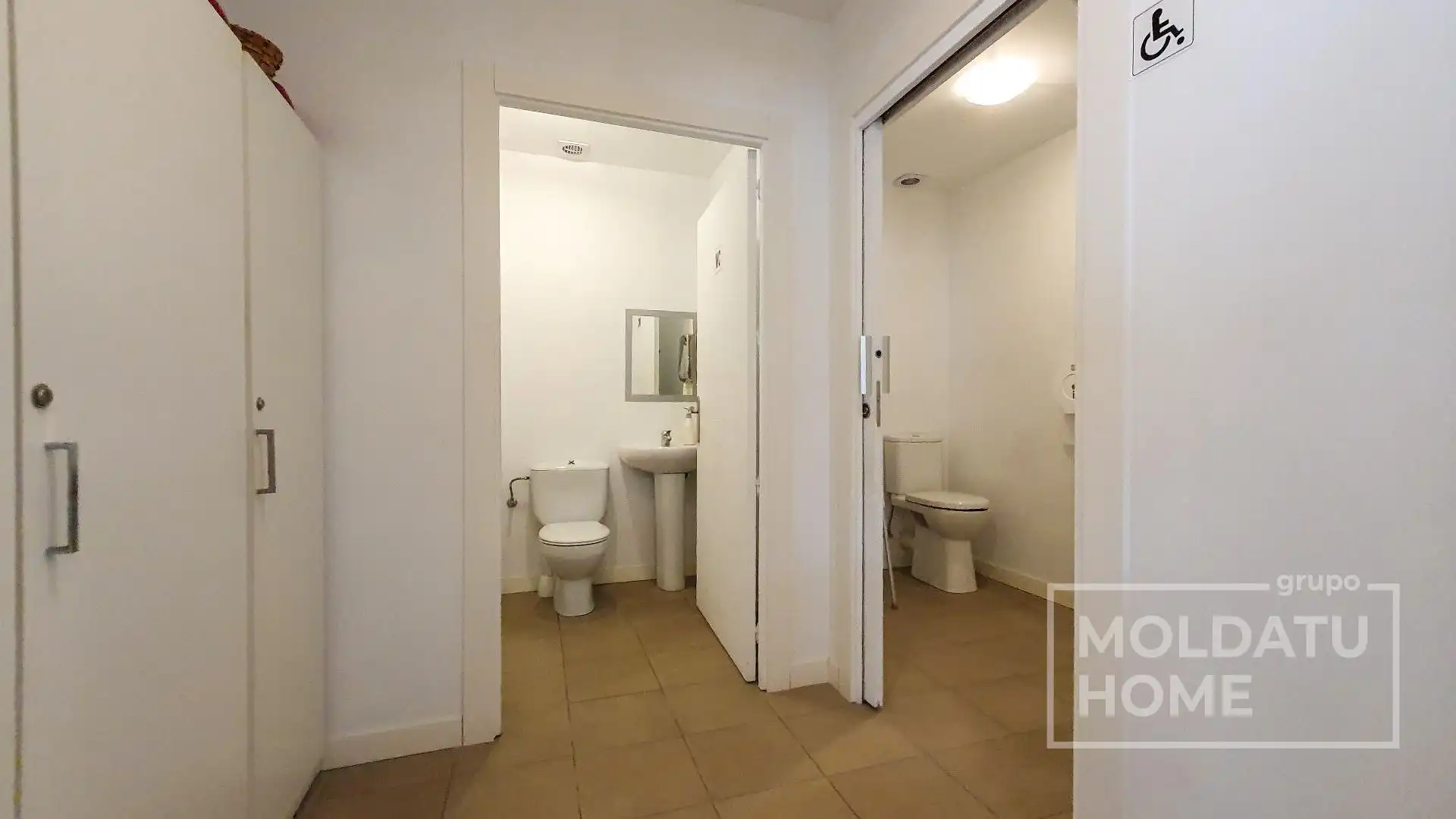 Baño de Local en venta en Irun  con Aire acondicionado