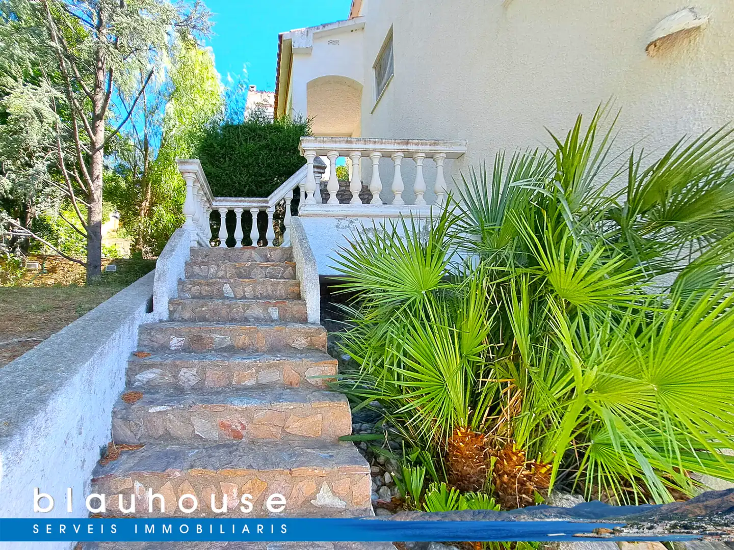 Vista exterior de Casa o xalet en venda en Llançà amb Aire condicionat, Jardí privat i Terrassa