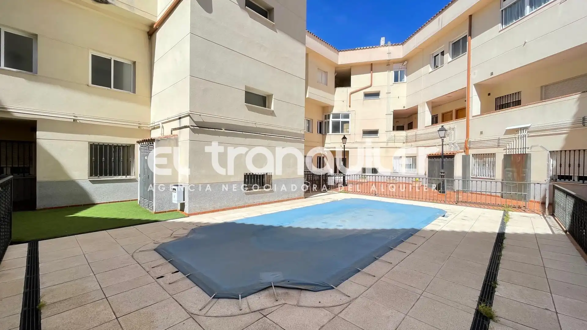 Piscina de Dúplex de alquiler en Navalcarnero con Aire acondicionado, Parquet y Terraza