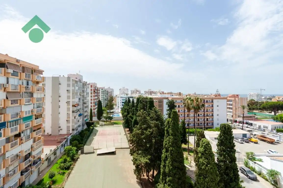 Vista exterior de Estudio en venta en Vélez-Málaga con Terraza, Amueblado y Piscina comunitaria
