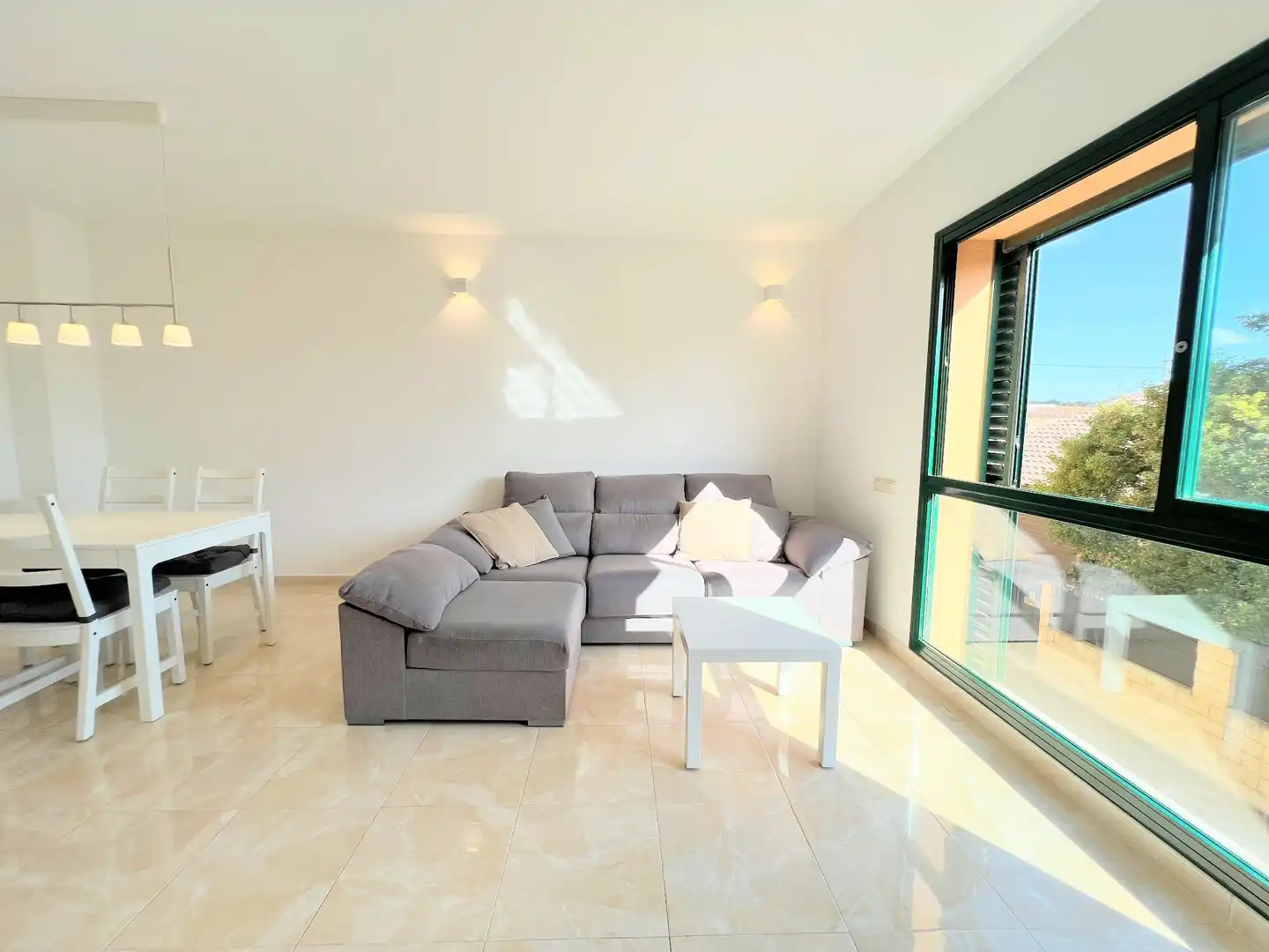Sala de estar de Casa adosada en venta en Nulles con Aire acondicionado, Calefacción y Jardín privado