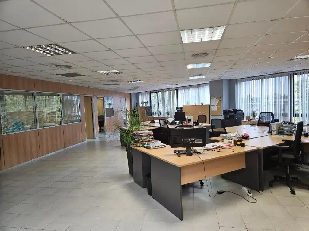 Industrial buildings for rent in Centre